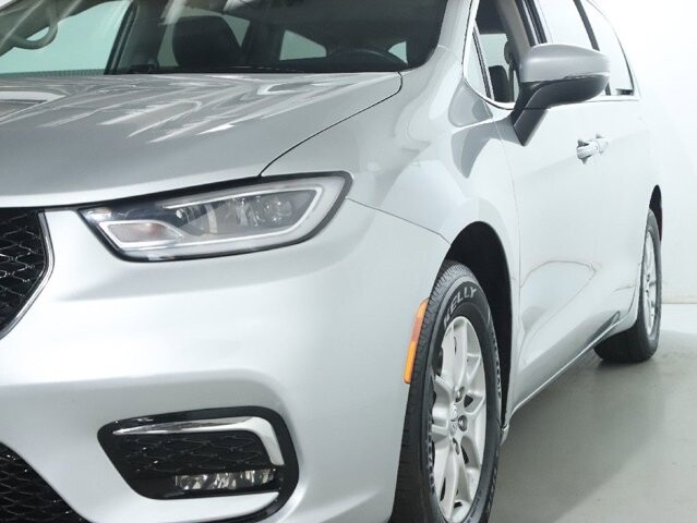 2023 Chrysler Pacifica in Bedford, OH 44146 - 18130806 4