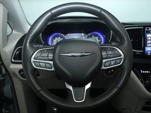 2023 Chrysler Pacifica in Bedford, OH 44146 - 18130806 19