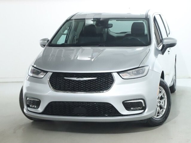 2023 Chrysler Pacifica in Bedford, OH 44146 - 18130806 3