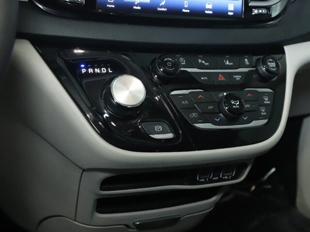 2023 Chrysler Pacifica in Bedford, OH 44146 - 18130806 24