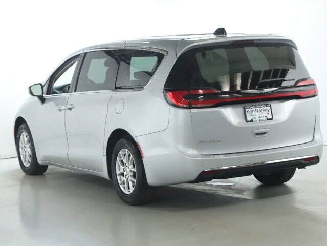 2023 Chrysler Pacifica in Bedford, OH 44146 - 18130806 37