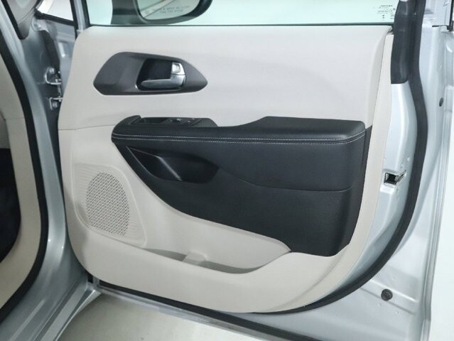 2023 Chrysler Pacifica in Bedford, OH 44146 - 18130806 30
