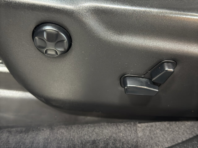 2018 Jeep Grand Cherokee in Burlington, WI 53105 - 18130825 16