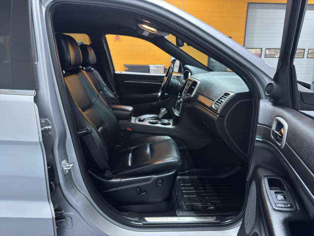 2018 Jeep Grand Cherokee in Burlington, WI 53105 - 18130825 19