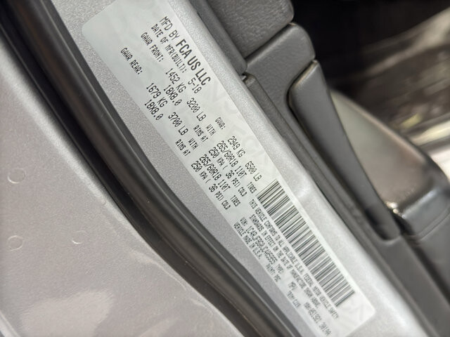 2018 Jeep Grand Cherokee in Burlington, WI 53105 - 18130825 36