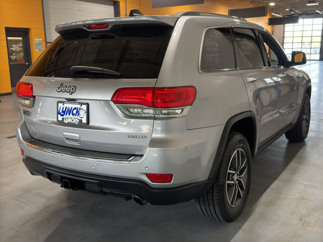 2018 Jeep Grand Cherokee in Burlington, WI 53105 - 18130825 5