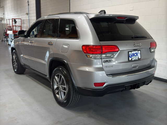 2018 Jeep Grand Cherokee in Burlington, WI 53105 - 18130825 3