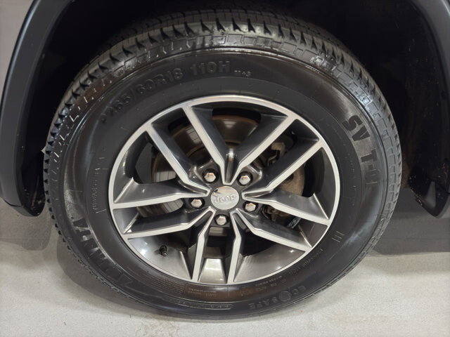 2018 Jeep Grand Cherokee in Burlington, WI 53105 - 18130825 9