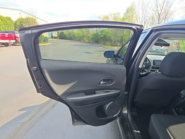 2018 Honda HR-V in Marysville, OH 43040 - 18130834 31