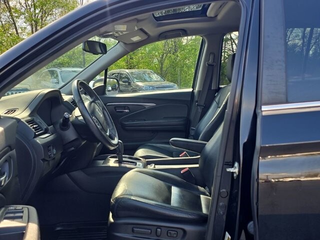 2017 Honda Pilot in Marysville, OH 43040 - 18130835 15