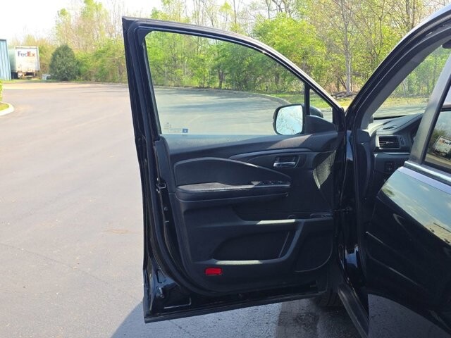 2017 Honda Pilot in Marysville, OH 43040 - 18130835 13