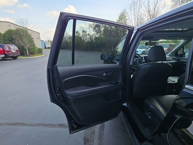 2017 Honda Pilot in Marysville, OH 43040 - 18130835 33