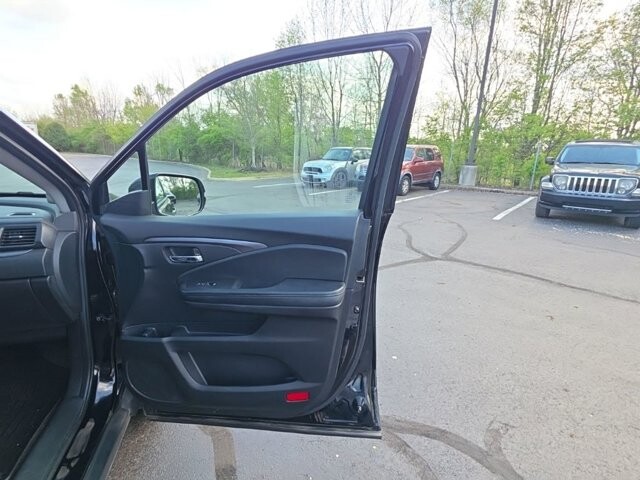 2017 Honda Pilot in Marysville, OH 43040 - 18130835 46