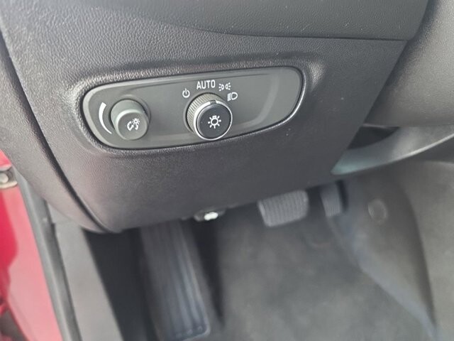 2018 Chevrolet Equinox in Marysville, OH 43040 - 18130836 18