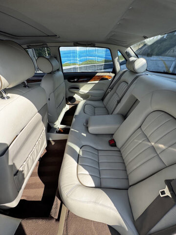 2003 Jaguar XJ8 in Eastpointe, MI 48021 - 18130841 9
