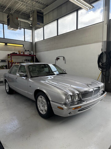 2003 Jaguar XJ8 in Eastpointe, MI 48021 - 18130841 3