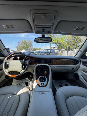 2003 Jaguar XJ8 in Eastpointe, MI 48021 - 18130841 5