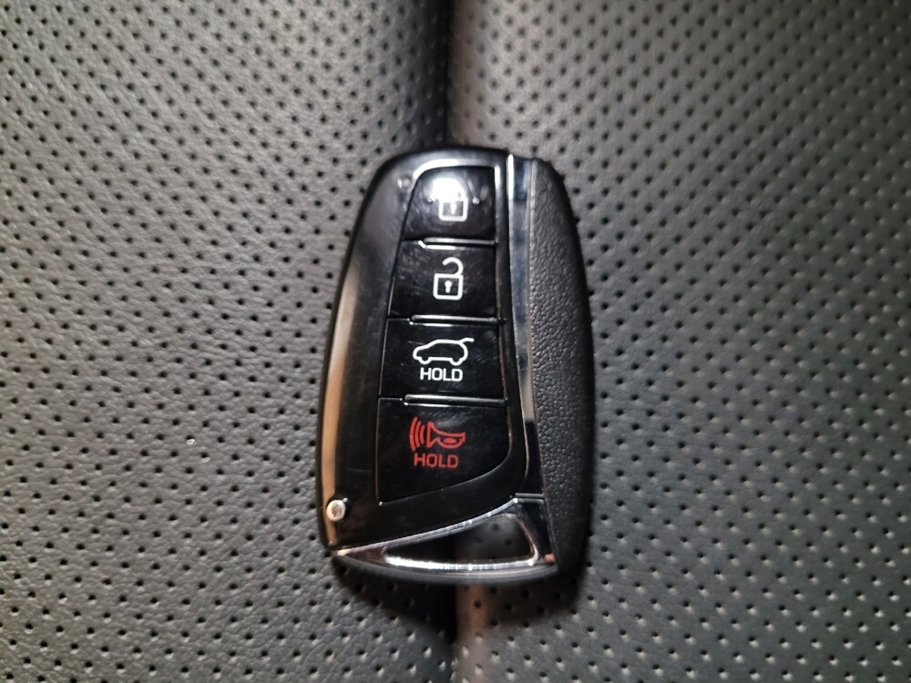 2017 Hyundai Santa Fe in Chandler, AZ 85225 - 18130854 32