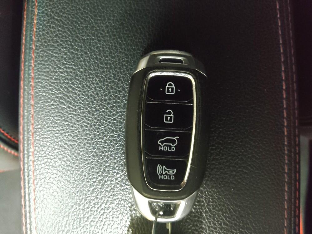 2018 Hyundai Elantra in Pelham, AL 35124 - 18130892 32