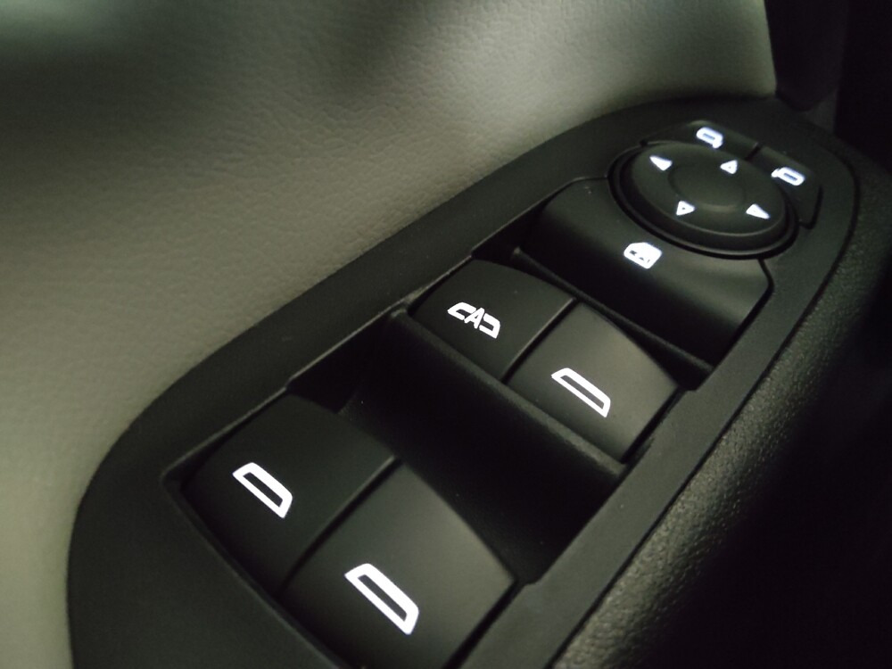 2018 Chevrolet Equinox in Knoxville, TN 37923 - 18130902 27