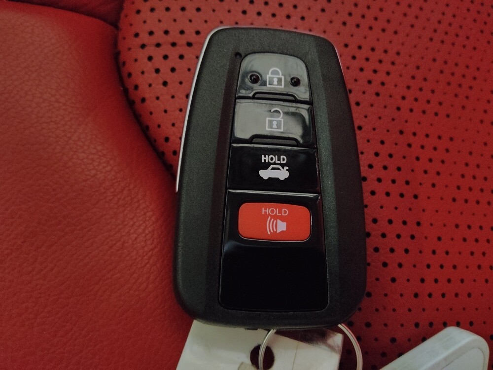 2018 Toyota Camry in Arlington, TX 76011 - 18130937 32