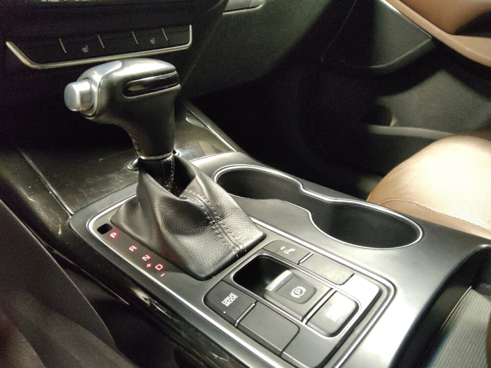 2019 Kia Sorento in Glendale, AZ 85301 - 18130961 26