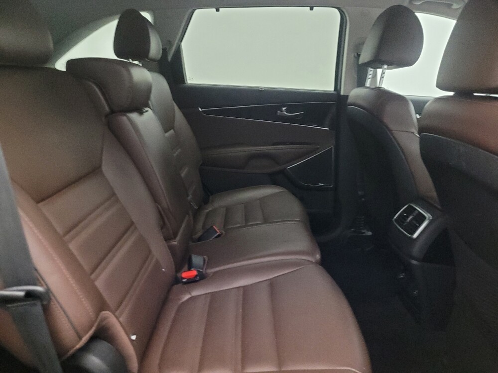 2019 Kia Sorento in Glendale, AZ 85301 - 18130961 19