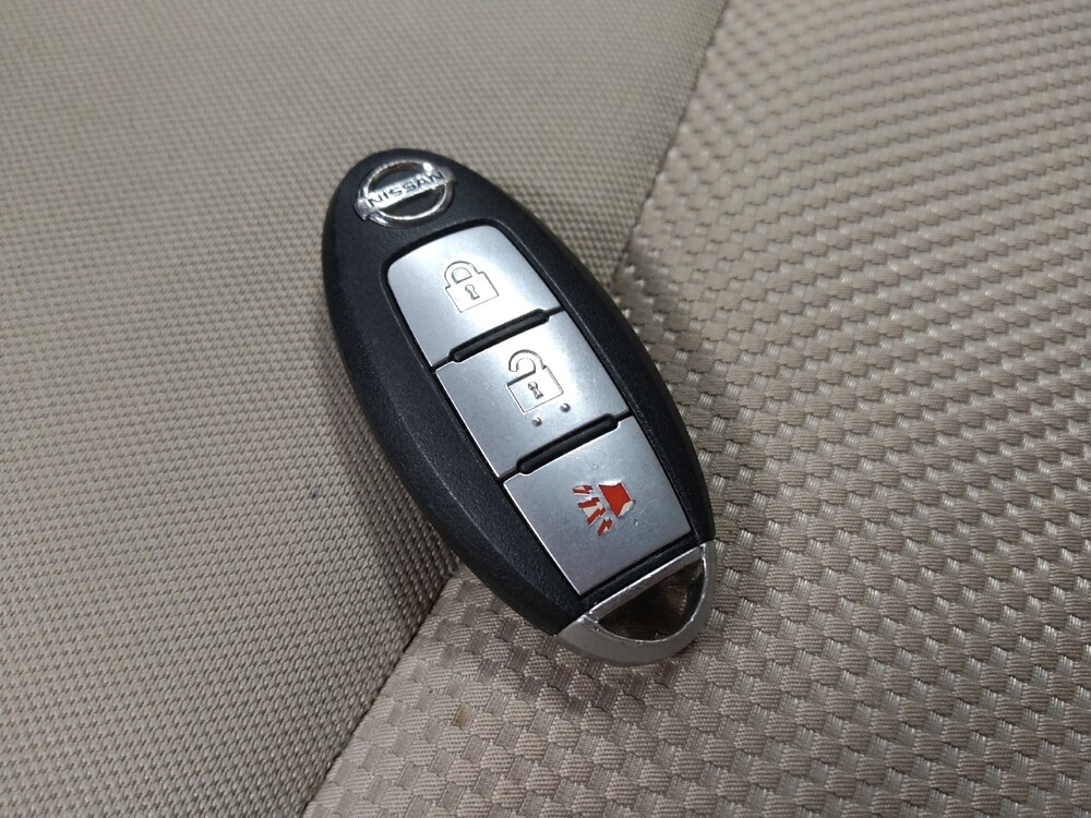 2017 Nissan Pathfinder in Phoenix, AZ 85022 - 18130971 32