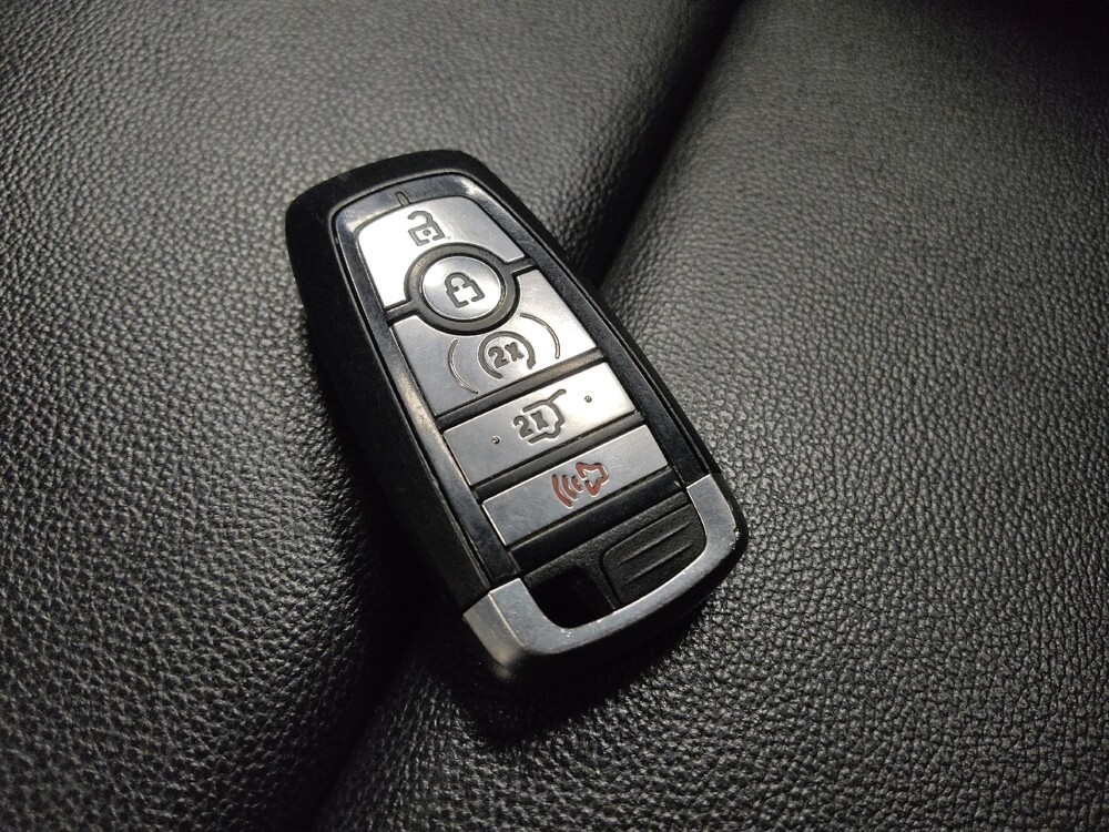 2020 Ford Explorer in Glendale, AZ 85301 - 18130973 32