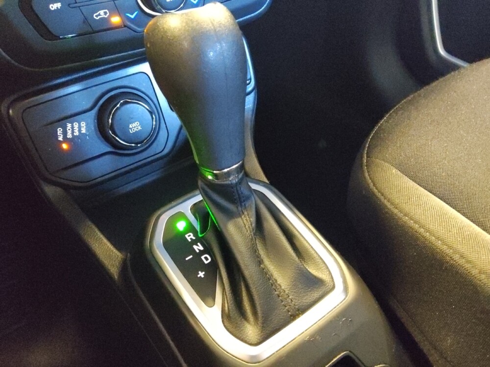 2021 Jeep Renegade in Glendale, AZ 85301 - 18130974 26