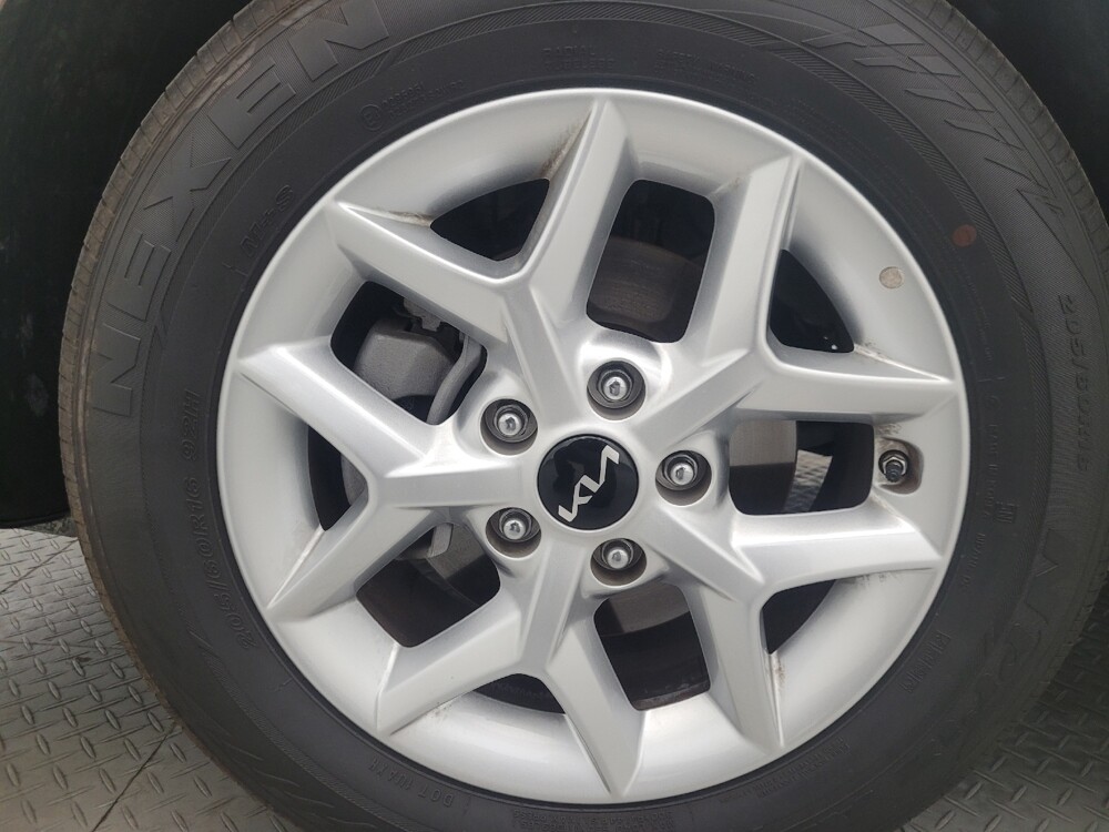 2025 Kia Soul in Mesa, AZ 85210 - 18130975 31