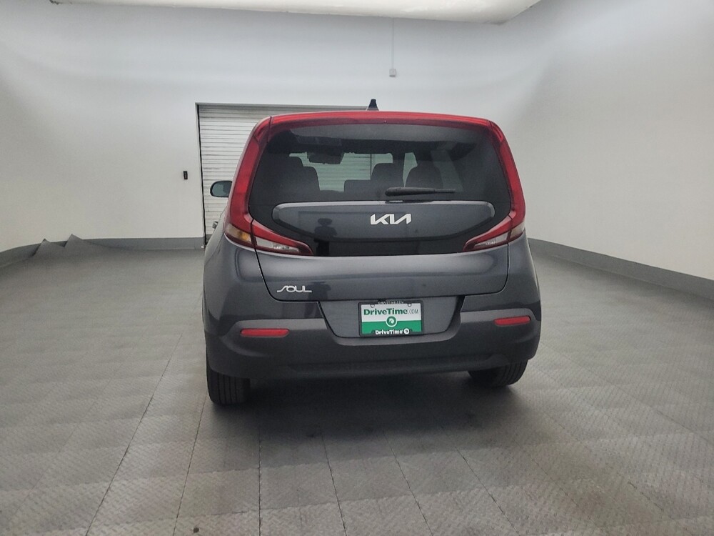 2022 Kia Soul in Phoenix, AZ 85015 - 18130984 6