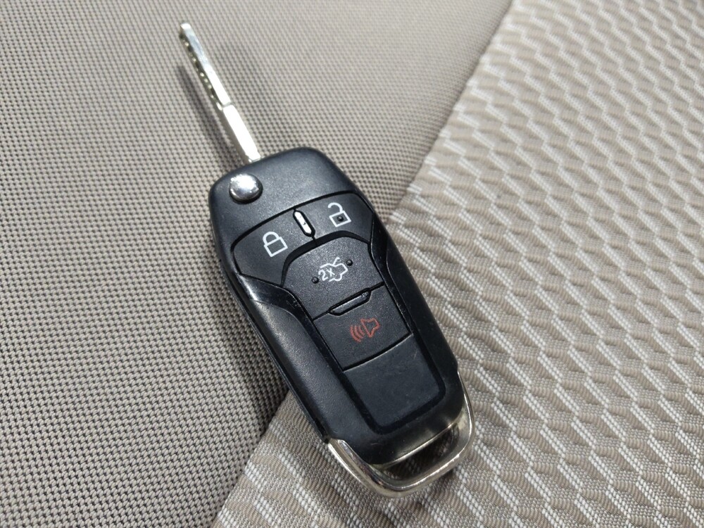 2021 Ford Explorer in Glendale, AZ 85301 - 18130988 32