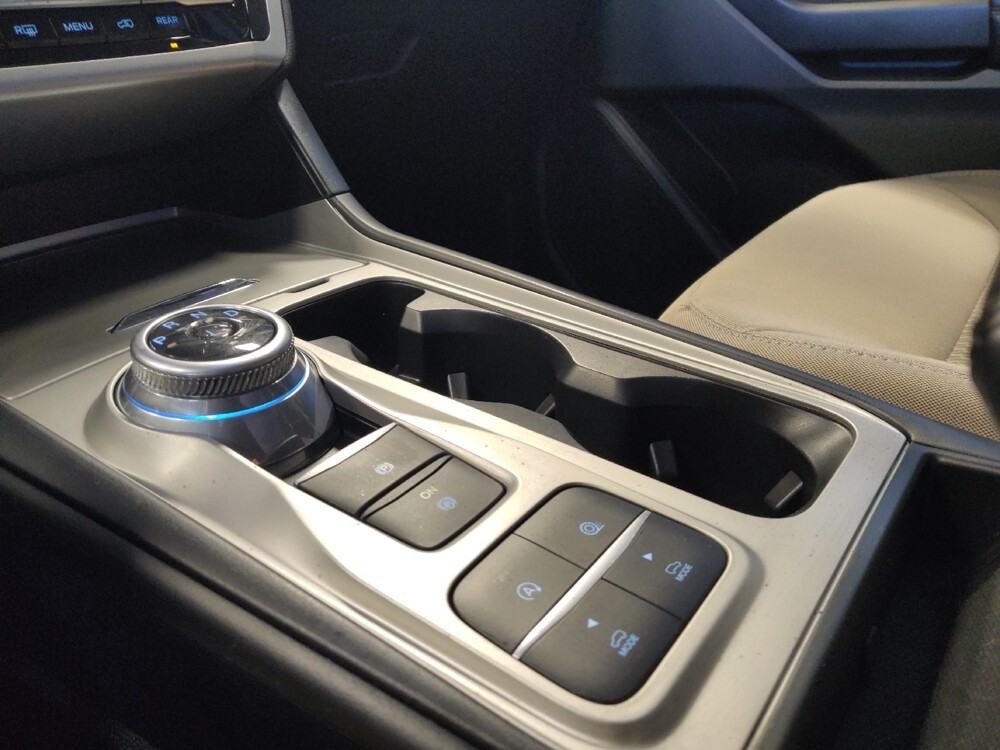 2021 Ford Explorer in Glendale, AZ 85301 - 18130988 26