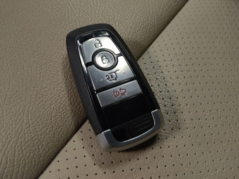 2021 Ford Explorer in Phoenix, AZ 85022 - 18130995 32