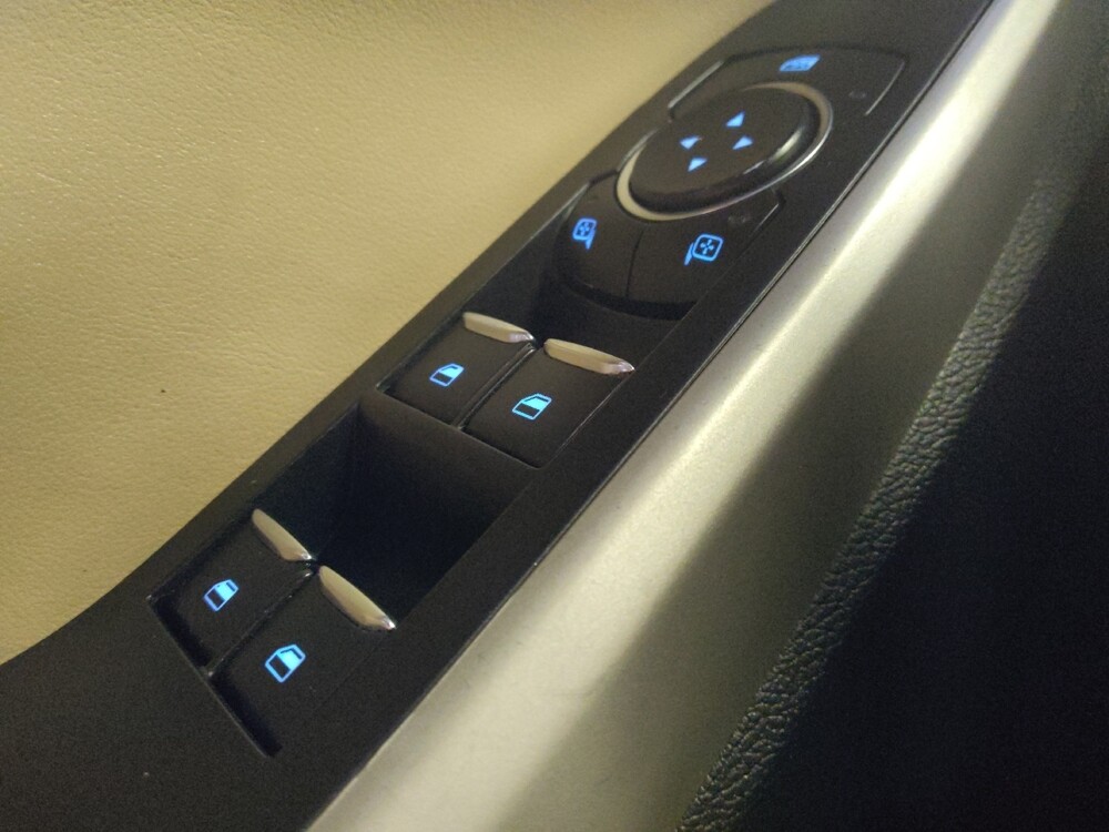 2021 Ford Explorer in Phoenix, AZ 85022 - 18130995 27