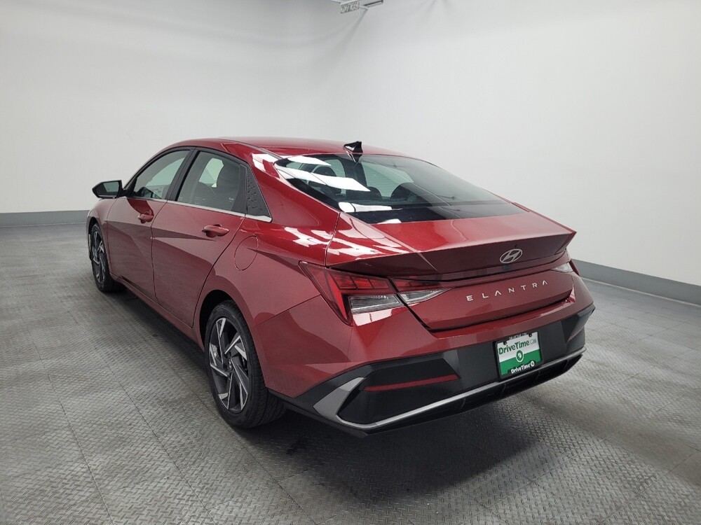 2025 Hyundai Elantra in Las Vegas, NV 89104 - 18131018 5