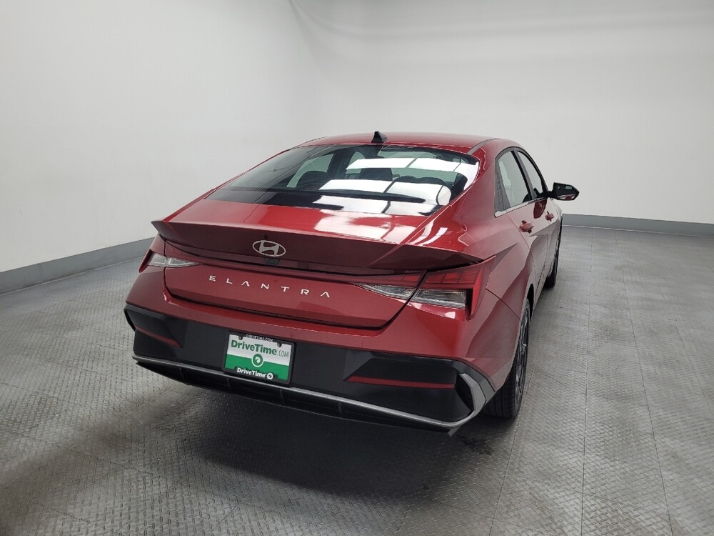 2025 Hyundai Elantra in Las Vegas, NV 89104 - 18131018 7