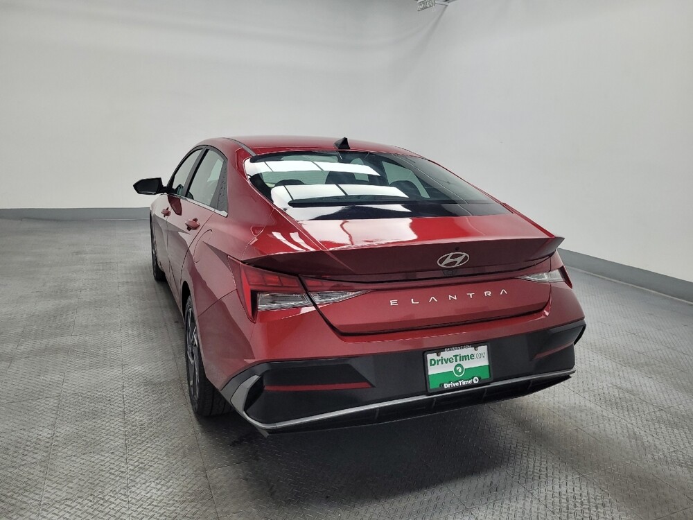 2025 Hyundai Elantra in Las Vegas, NV 89104 - 18131018 6