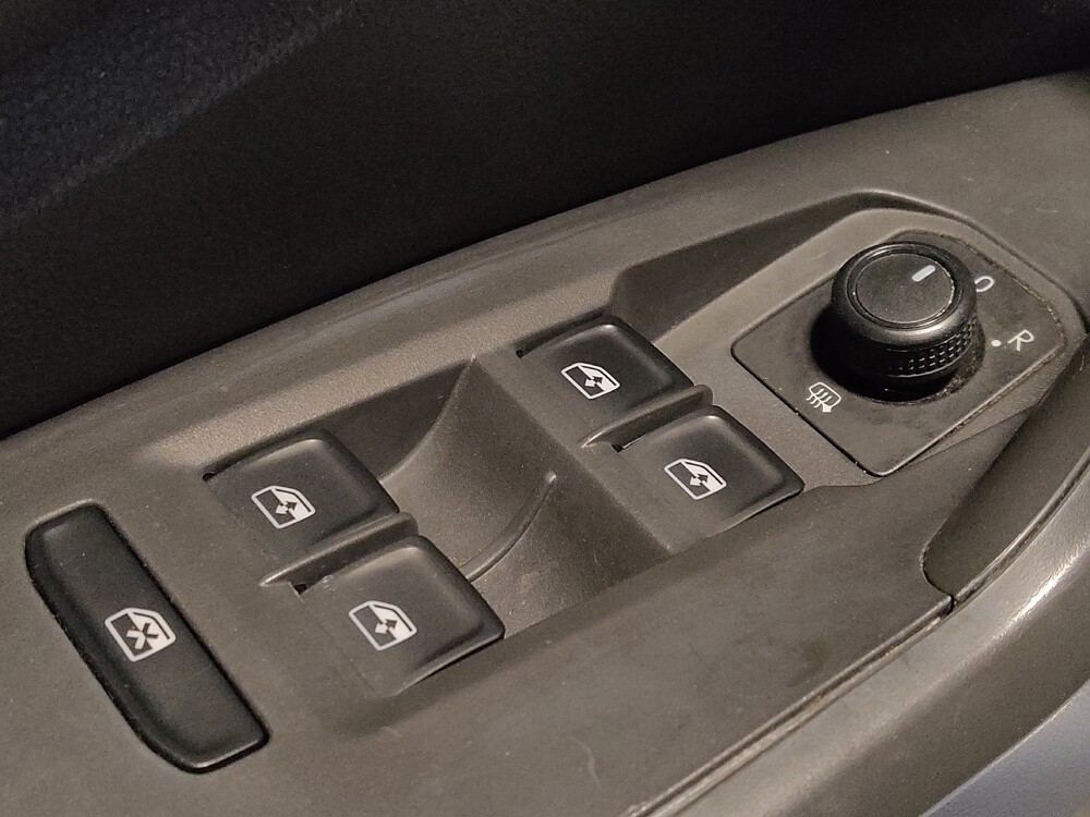 2019 Volkswagen Jetta in Gainesville, FL 32609 - 18131025 27