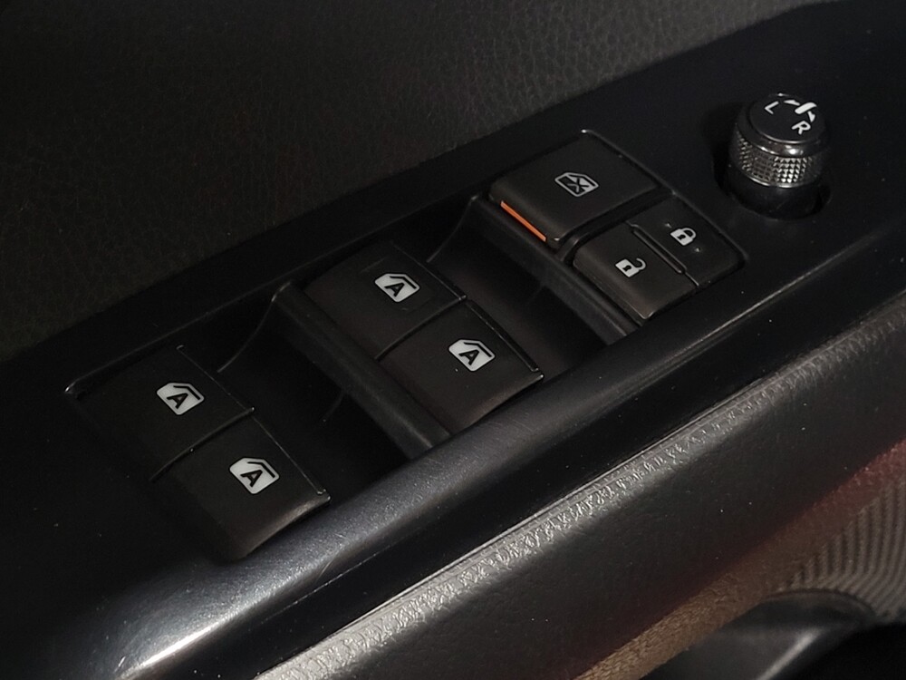 2019 Toyota Camry in Gainesville, FL 32609 - 18131035 27