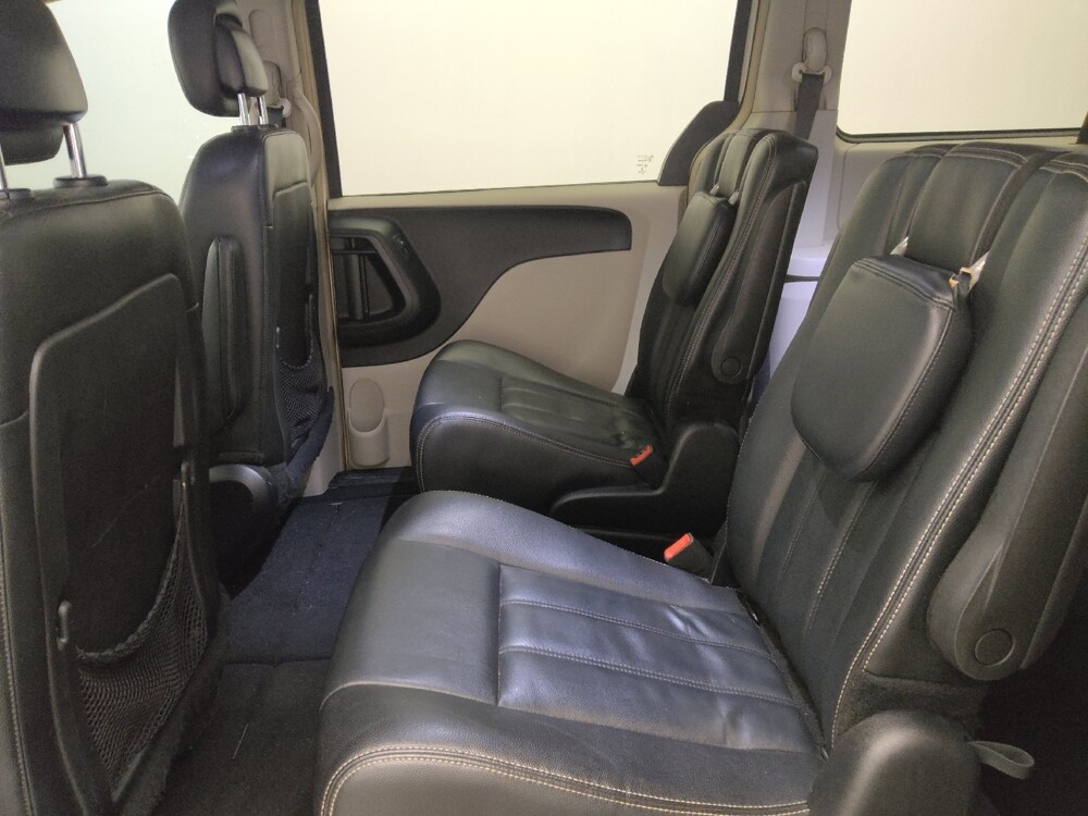 2015 Chrysler Town & Country in Salem, VA 24153 - 18131050 18