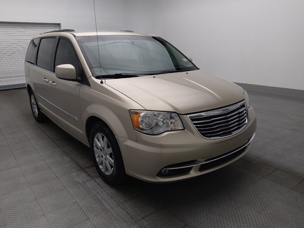 2015 Chrysler Town & Country in Salem, VA 24153 - 18131050 13