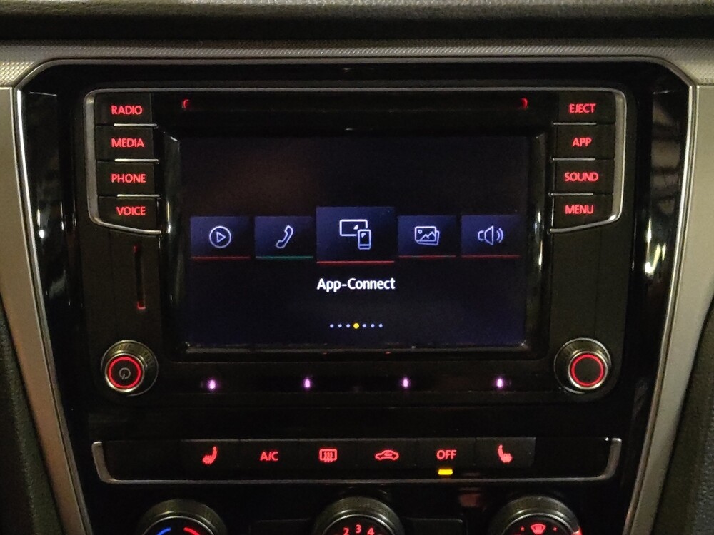 2019 Volkswagen Passat in Pensacola, FL 32505 - 18131055 25