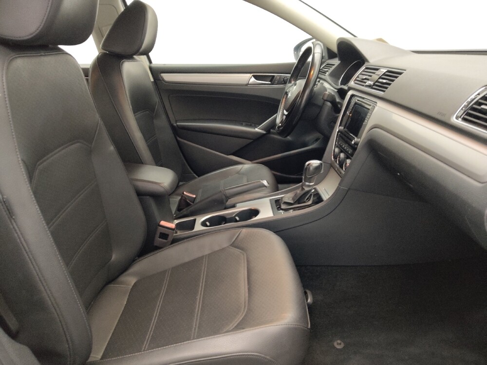 2019 Volkswagen Passat in Pensacola, FL 32505 - 18131055 21