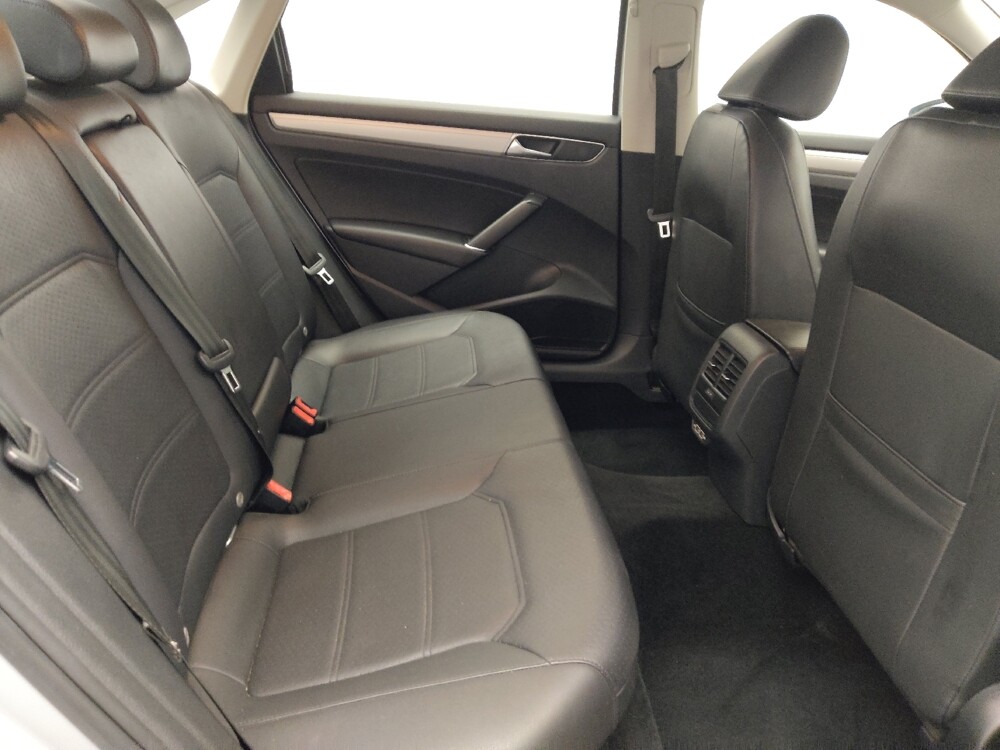 2019 Volkswagen Passat in Pensacola, FL 32505 - 18131055 19