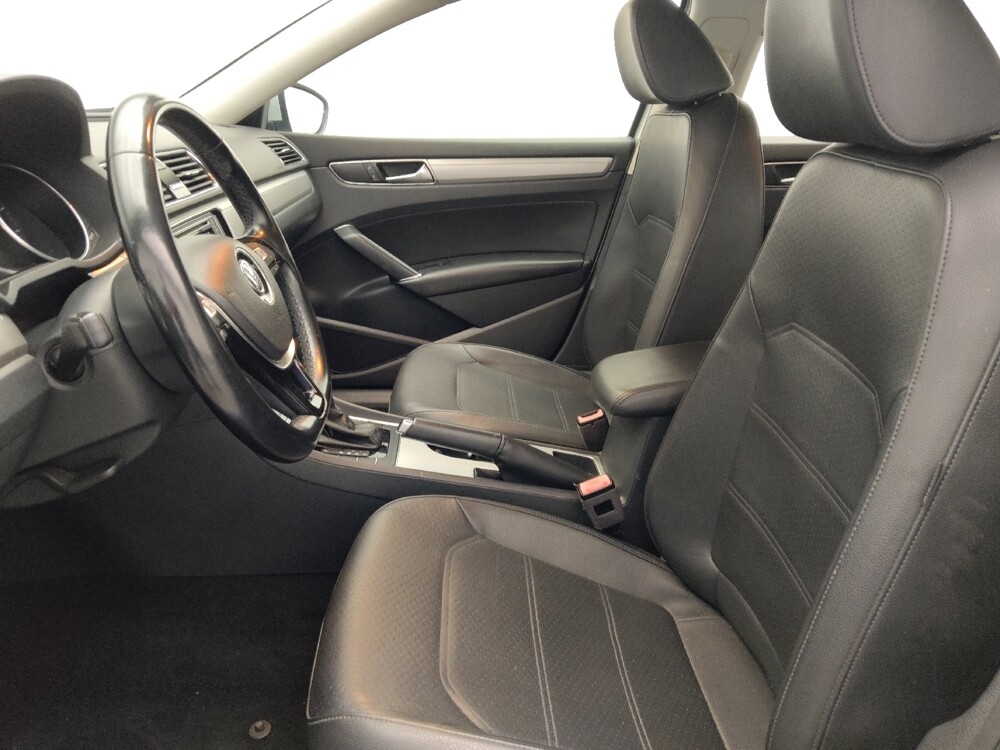 2019 Volkswagen Passat in Pensacola, FL 32505 - 18131055 17