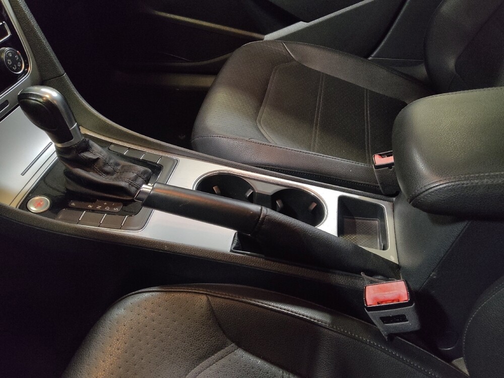 2019 Volkswagen Passat in Pensacola, FL 32505 - 18131055 26