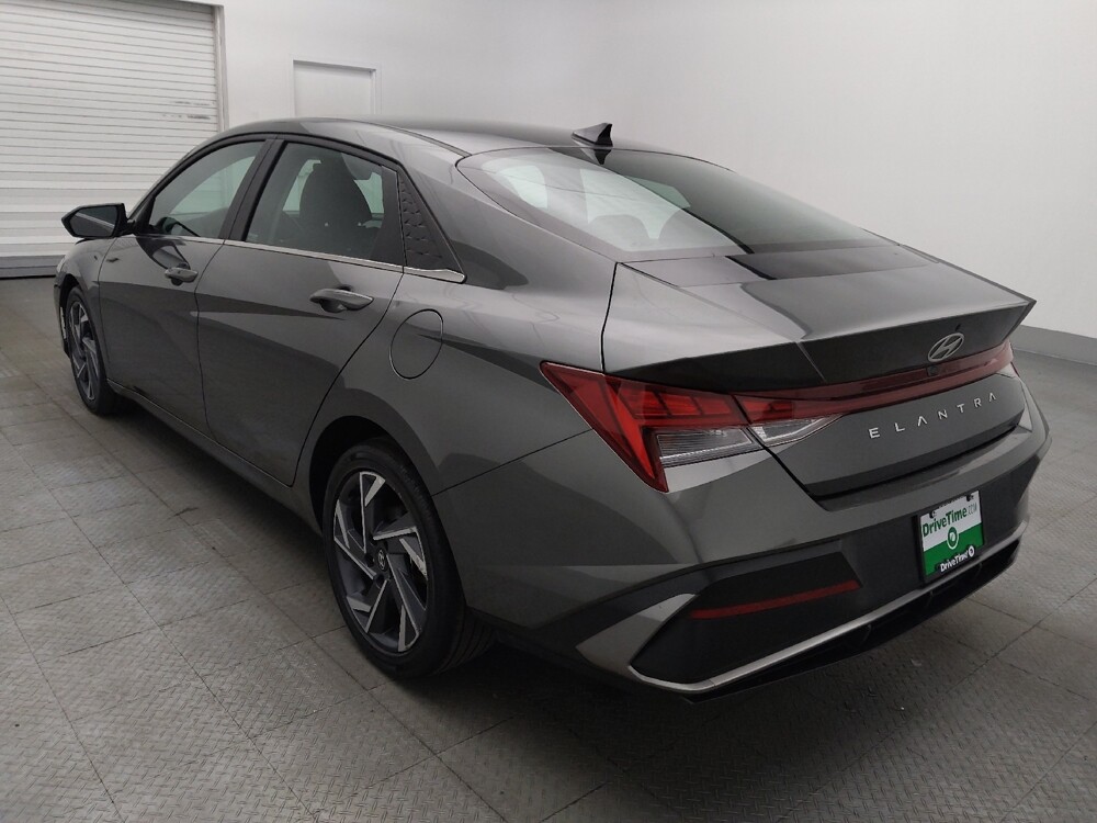 2025 Hyundai Elantra in Gainesville, FL 32609 - 18131059 5