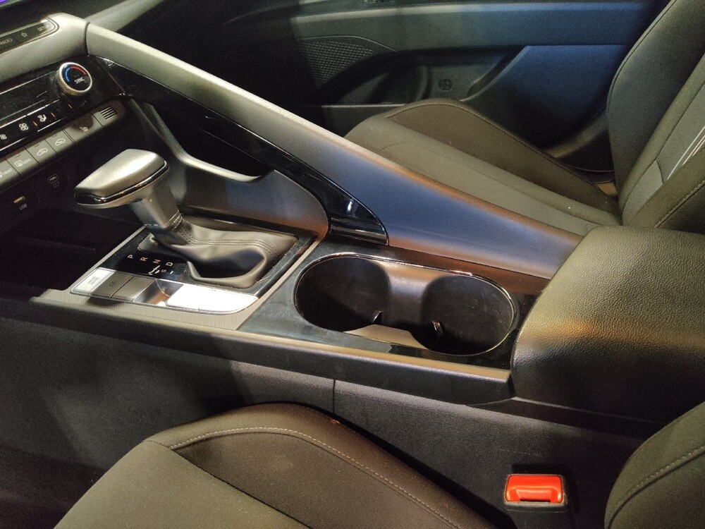 2025 Hyundai Elantra in Gainesville, FL 32609 - 18131059 26